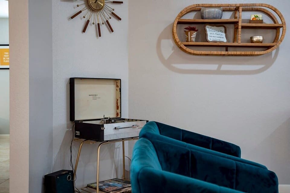 Relax
(Note: Record player is for decorative purposes only, not functional.)