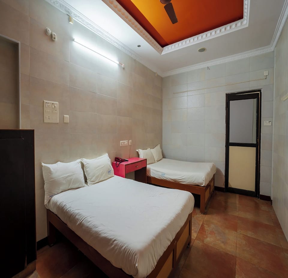 Deluxe Quadruple Room | Egyptian cotton sheets, premium bedding, desk, free WiFi