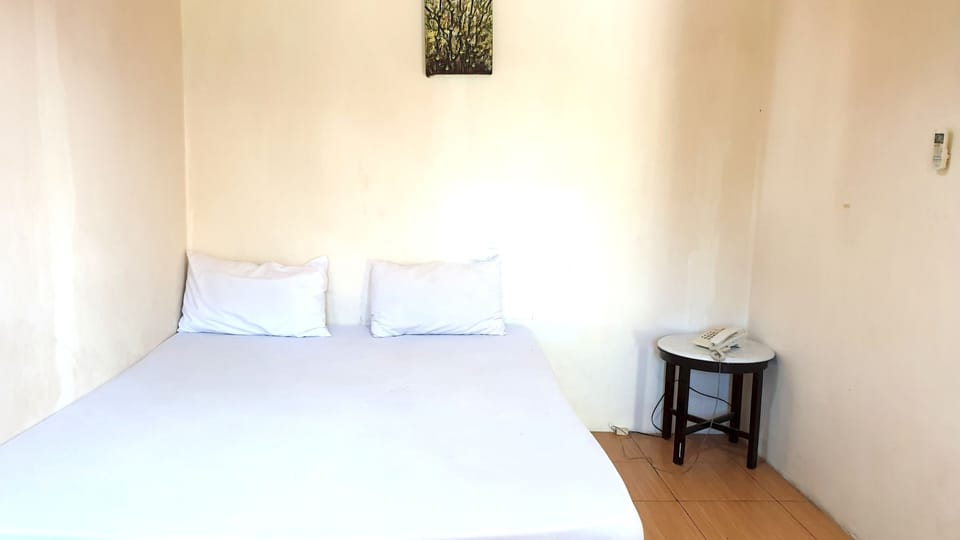 Standard Double Room | Desk, laptop workspace, WiFi (free), bed sheets