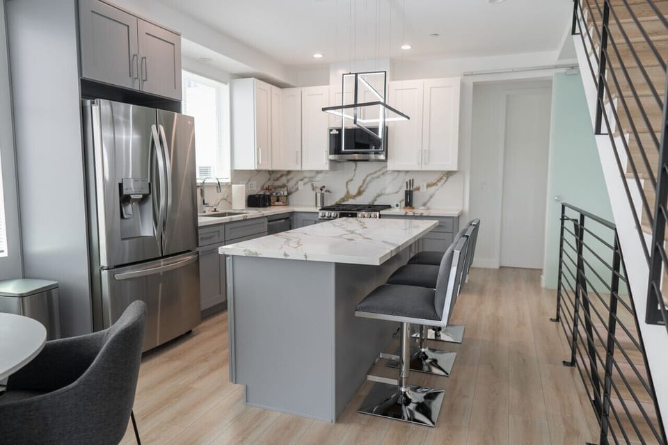 KITCHEN/DINING AREA -- View 3D Virtual Tour of the Property Here: https://tinyurl.com/4ntcpbk3