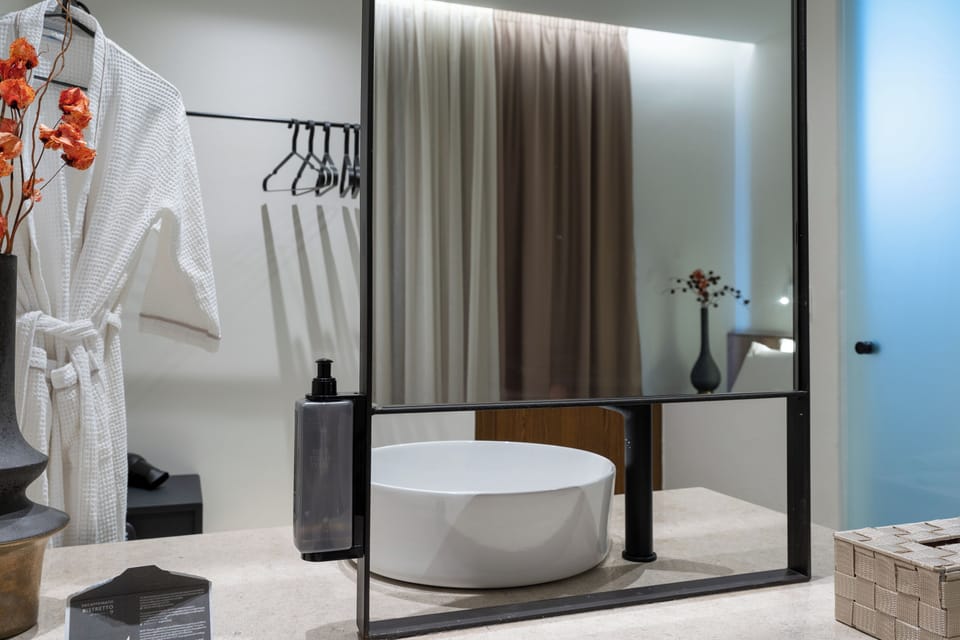 Basic Double or Twin Room | Hypo-allergenic bedding available, down comforters, pillowtop beds