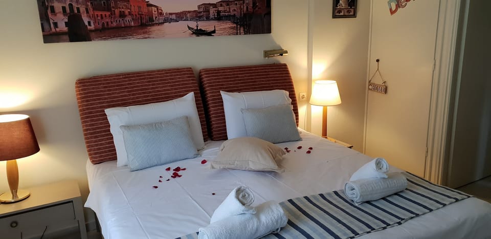 Individually decorated, individually furnished, laptop workspace