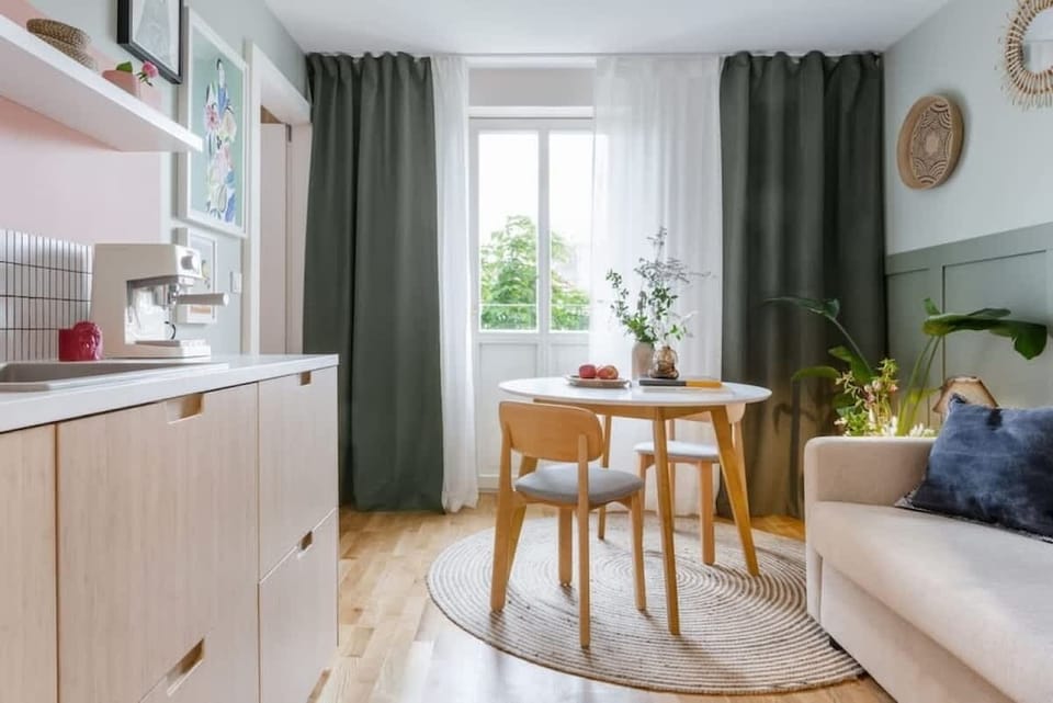 Living room with convertible sofa bed to accommodate extra 2 guests