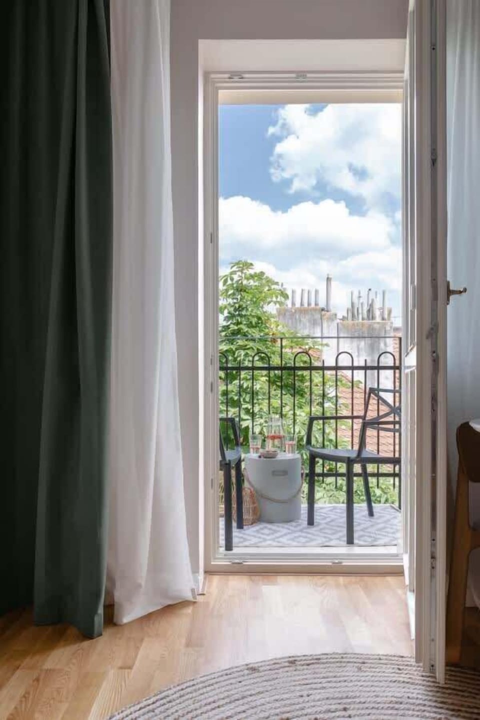 From the living room there is an access to the balcony