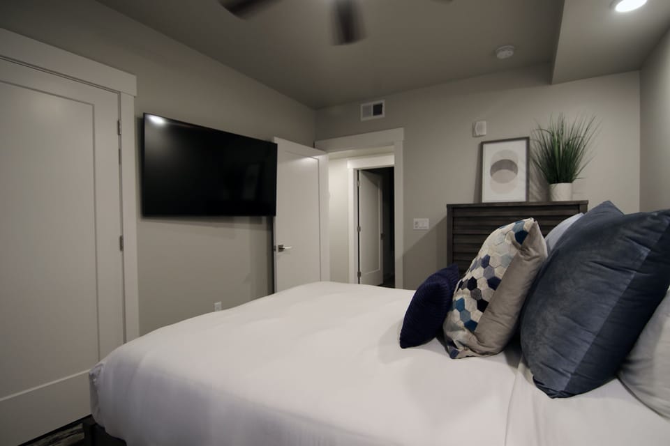 The charming third bedroom provides a king bed and TV. (Photos don't depict actual furnishings in the unit)