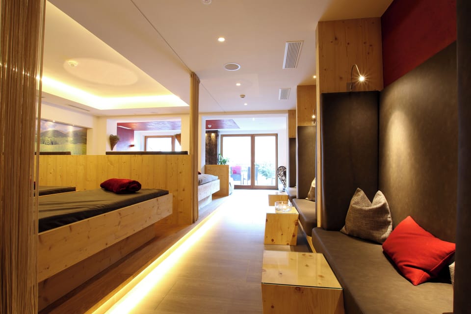 Sauna, steam room