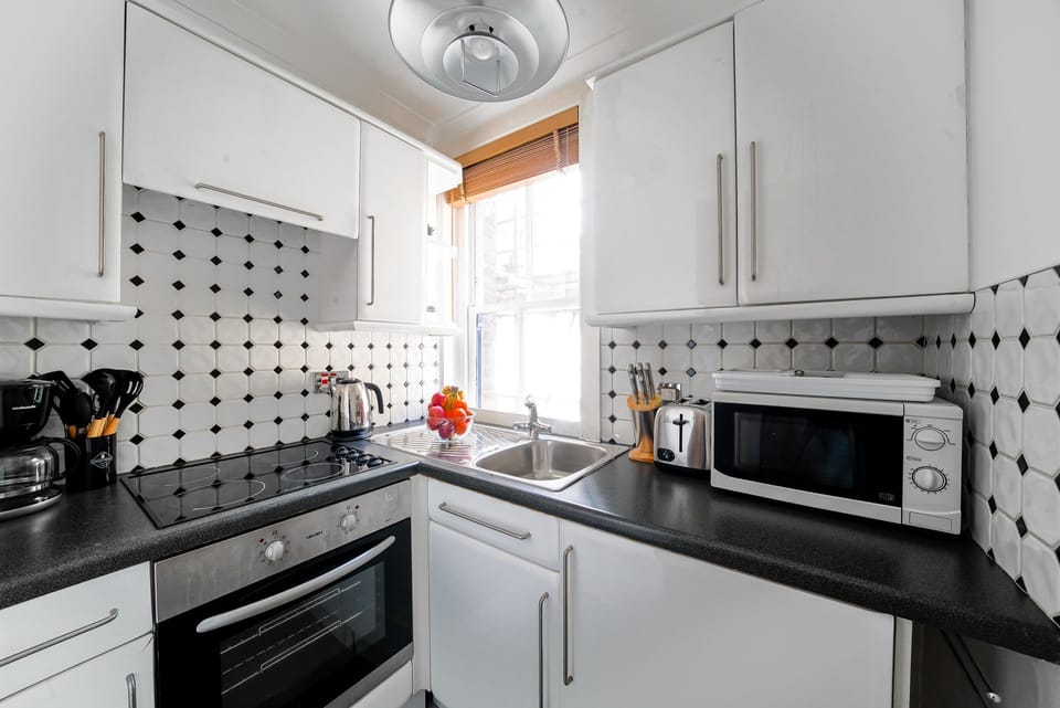 The kitchen is fully equipped to prepare a simple meal