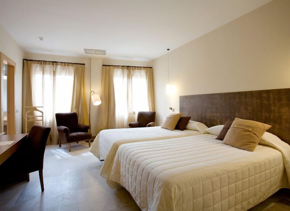 Junior Suite | Premium bedding, minibar, in-room safe, desk