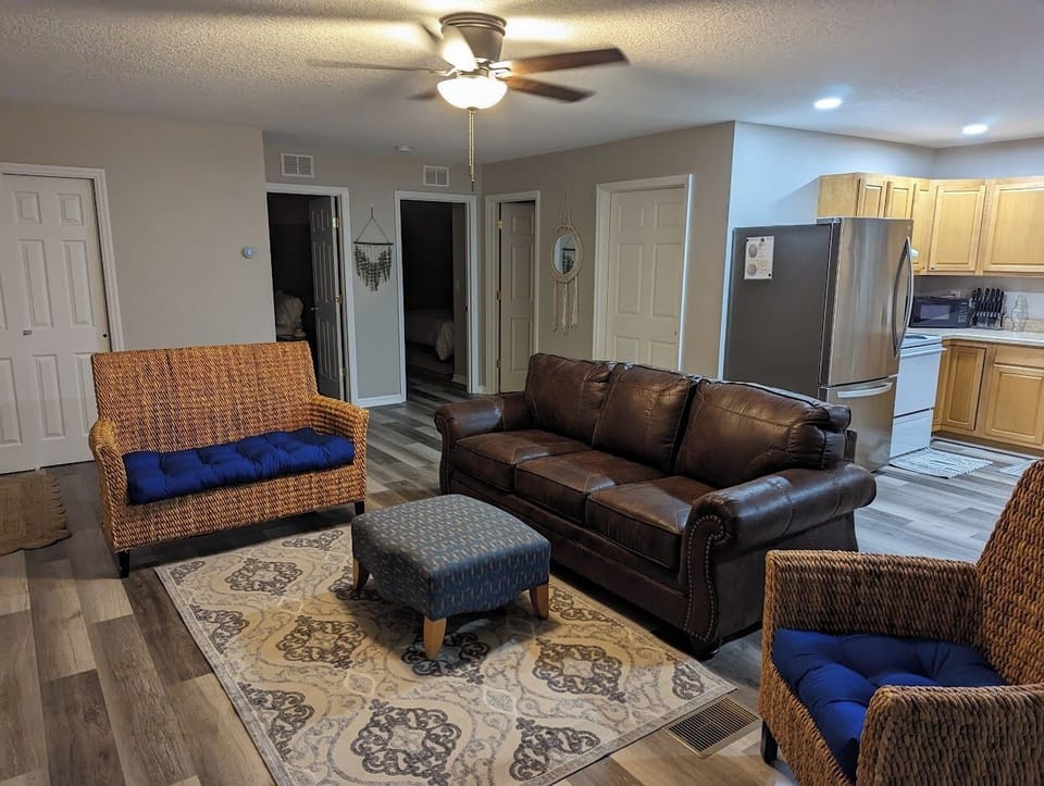 Living Room | Free WiFi | Central A/C | Smart TV