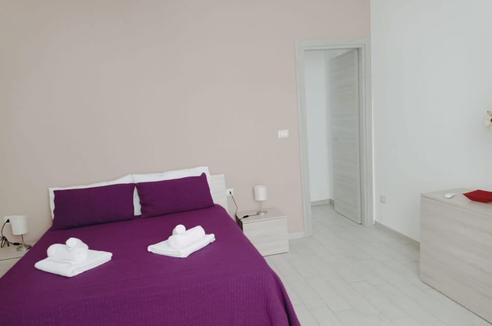 Family Room | 1 bedroom, desk, iron/ironing board, free WiFi