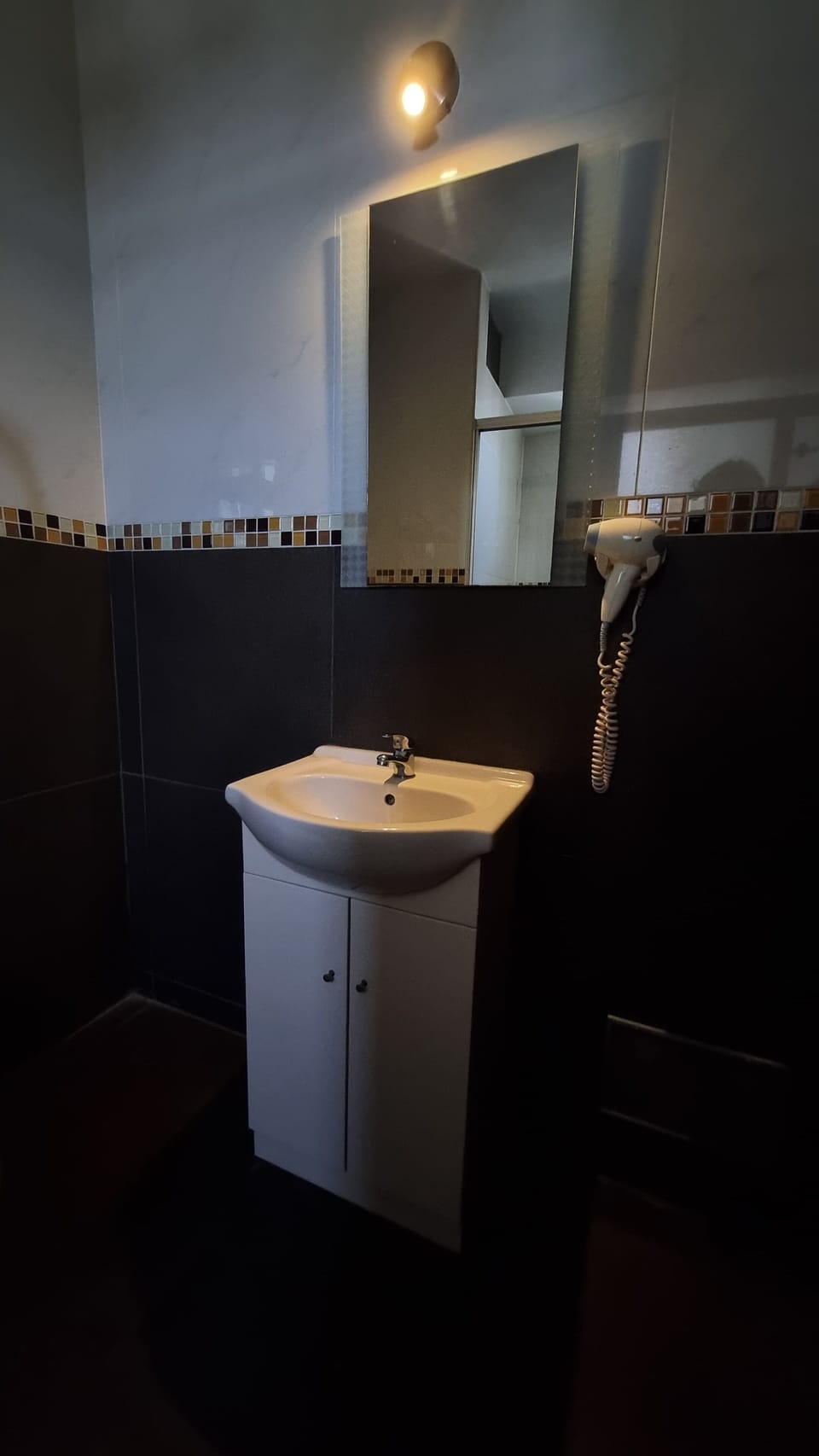 Executive Double Room | Bathroom | Shower, rainfall showerhead, designer toiletries, hair dryer