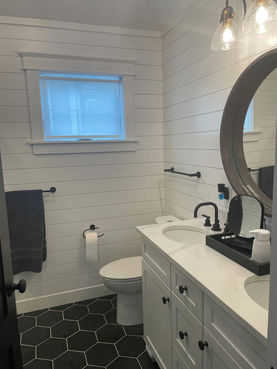 2nd floor full bath with 2 sinks