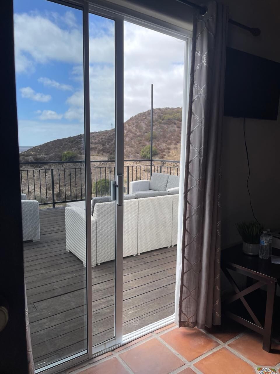 Single Room, Air conditioning, Mountain View | Down comforters, iron/ironing board, free WiFi, bed sheets