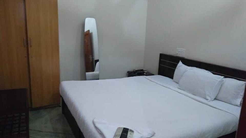 Standard Double Room | Desk, free WiFi