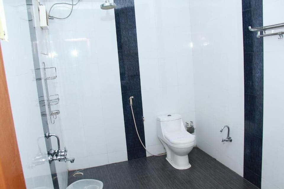 Standard Double Room | Bathroom