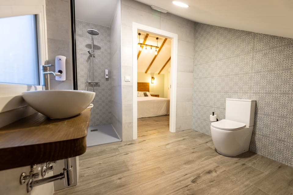 Superior Double Room | Bathroom | Towels