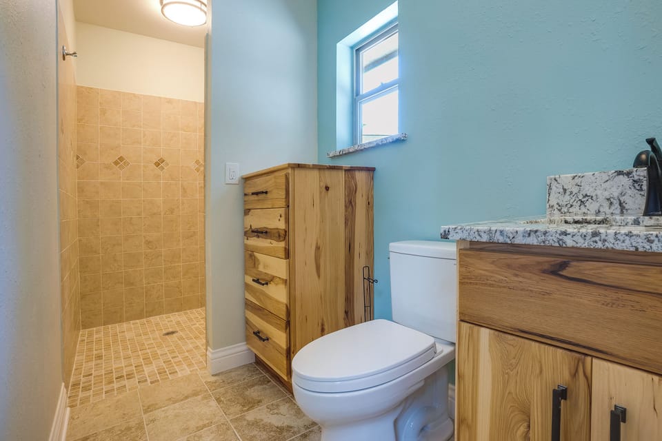 Full Bath | Towels Provided