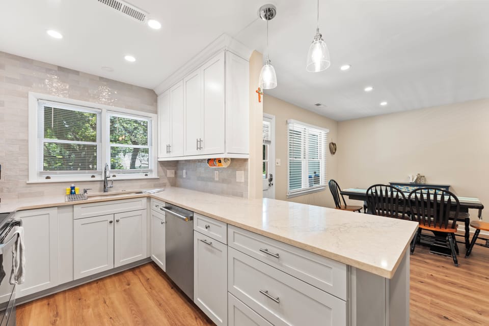 The kitchen has Quartz counter tops