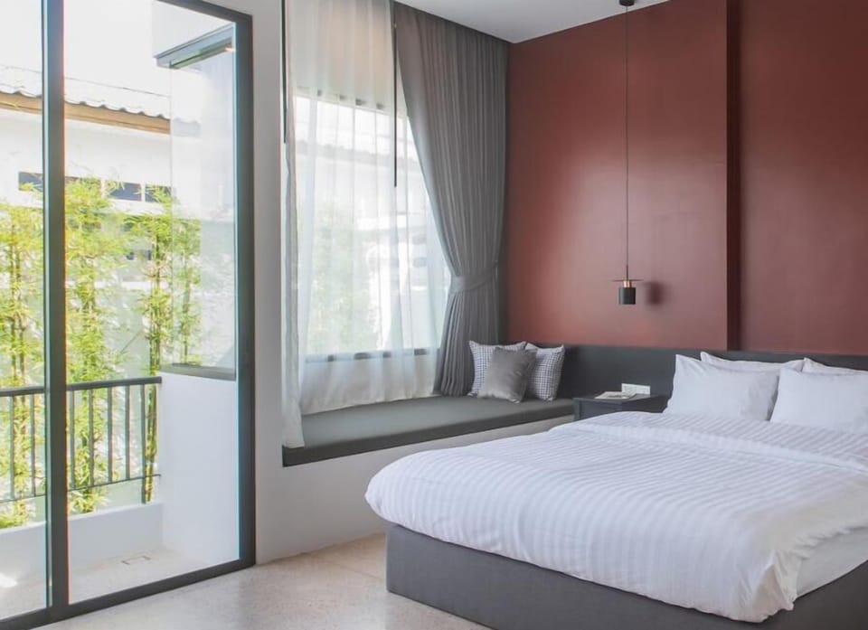 Superior Room | 1 bedroom, in-room safe, desk, laptop workspace