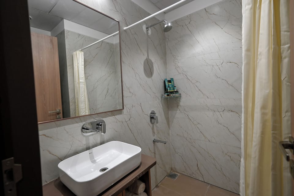 Studio Room | Bathroom | Shower, rainfall showerhead, towels, soap