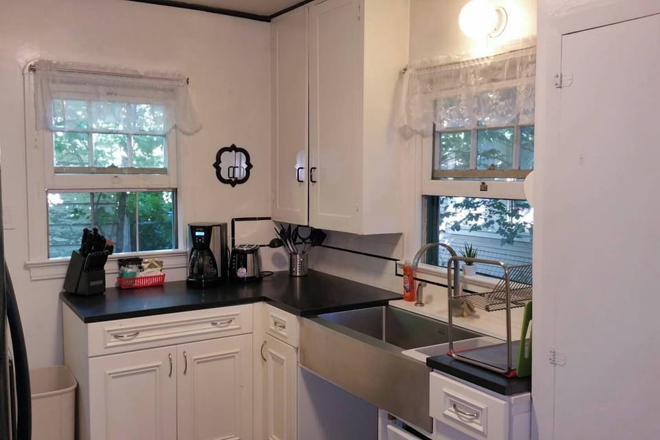 We also provide you with tea, coffee, sugar and creamer. Plus waffles that fit in the toaster are in the freezer plus jam, butter and syrup are in the refrigerator. Quick and easy breakfast to start your day. 
