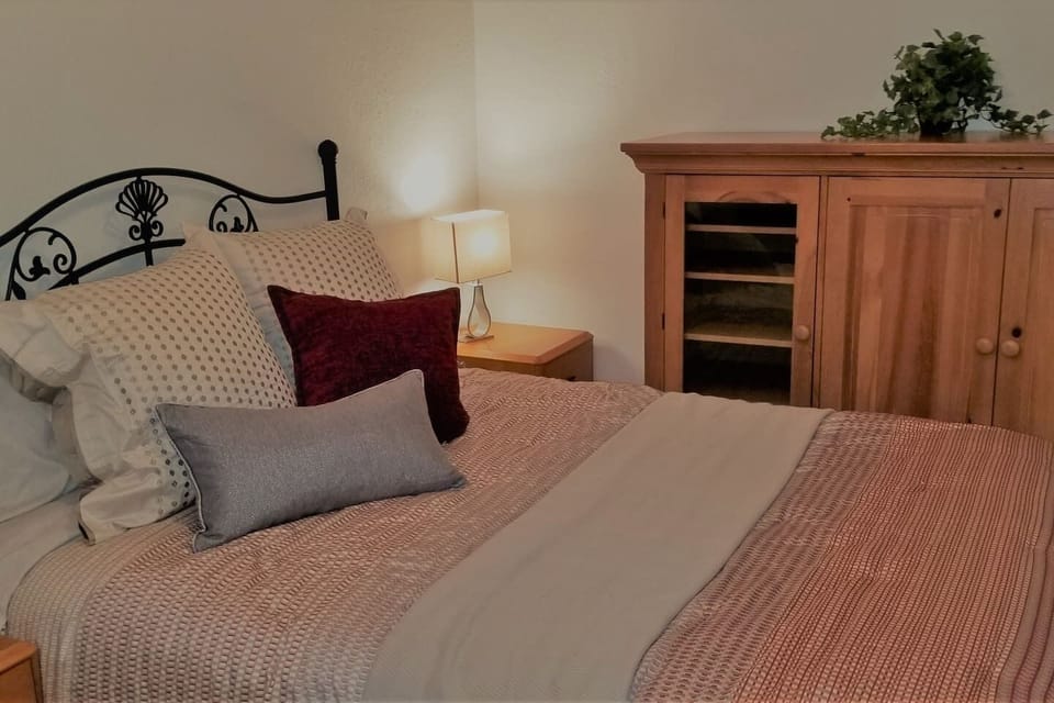 Queen bed with special bed frame that allows for totes & suitcases to be stored underneathe. I have this same frame and have 7 plastic 71 Liter Totes under it - Amazing storage!