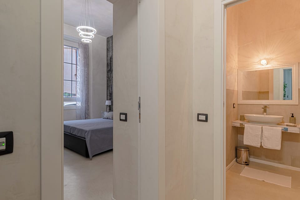 Deluxe Double Room, 1 Double Bed | Free minibar items, desk, soundproofing, free WiFi