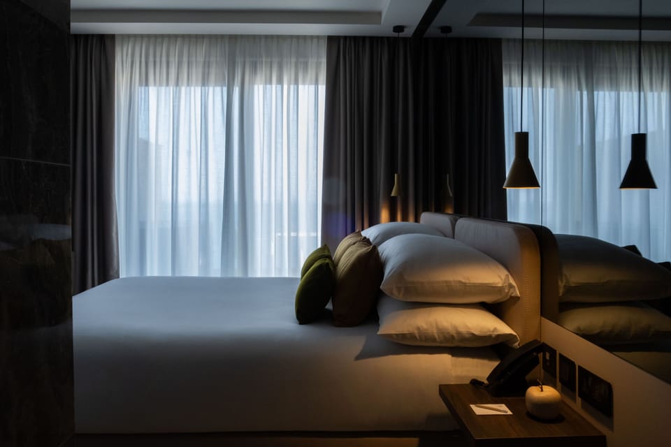 Superior Room, Hot Tub, Sea View | Premium bedding, in-room safe, laptop workspace, iron/ironing board