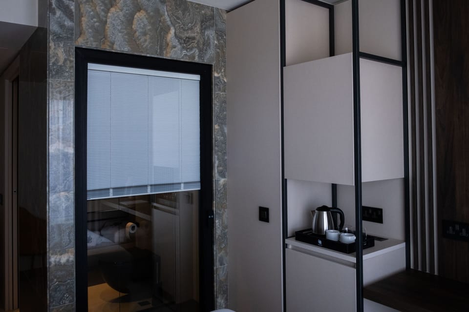 Superior Room, Hot Tub, Sea View | Premium bedding, in-room safe, laptop workspace, iron/ironing board