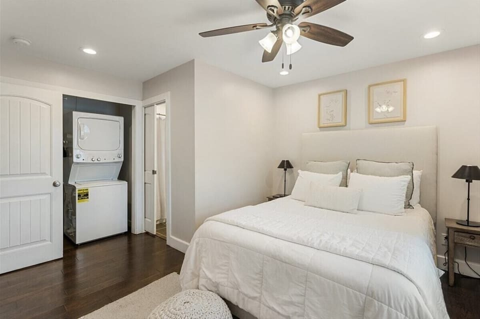 queen bedroom with full bathroom w/ laundry