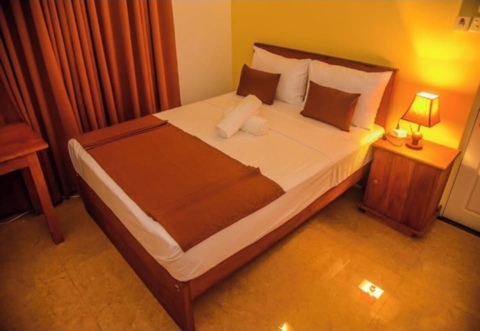 Deluxe Double Room | Pillowtop beds, desk, blackout drapes, soundproofing