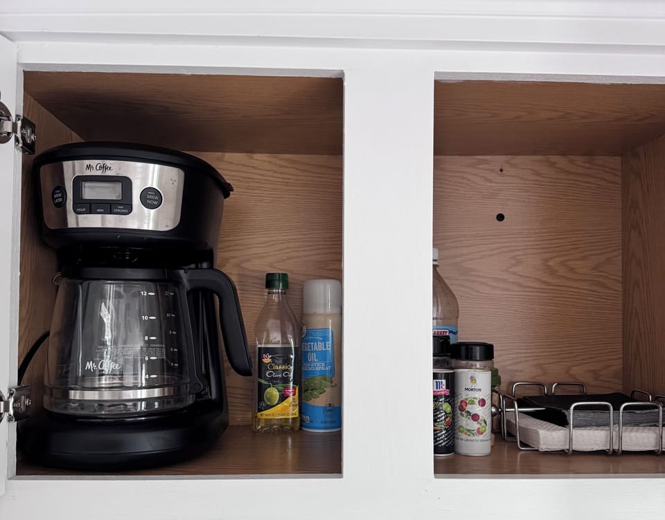 Kitchen Mr. Coffee pot
