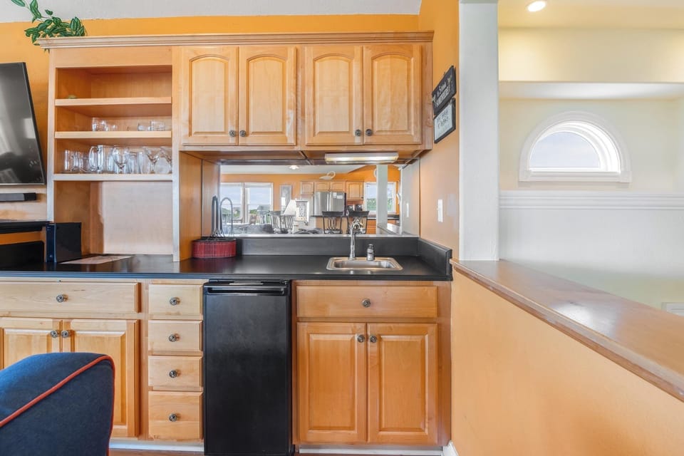 SN4718: Tequila Mockingbird | Top Level Living Area w/ Wet Bar
