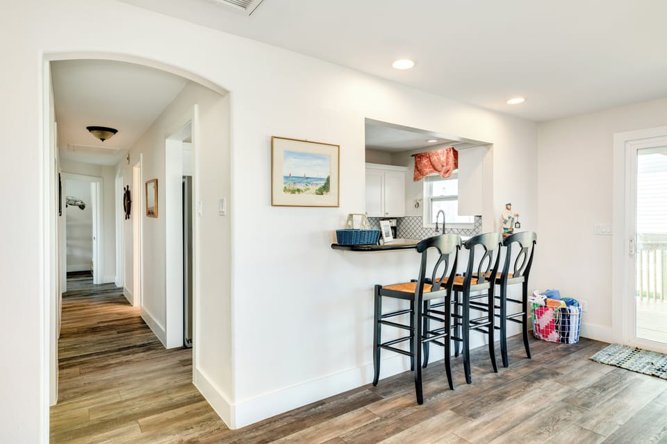 Grab a quick snack or enjoy breakfast at the bar seating 3