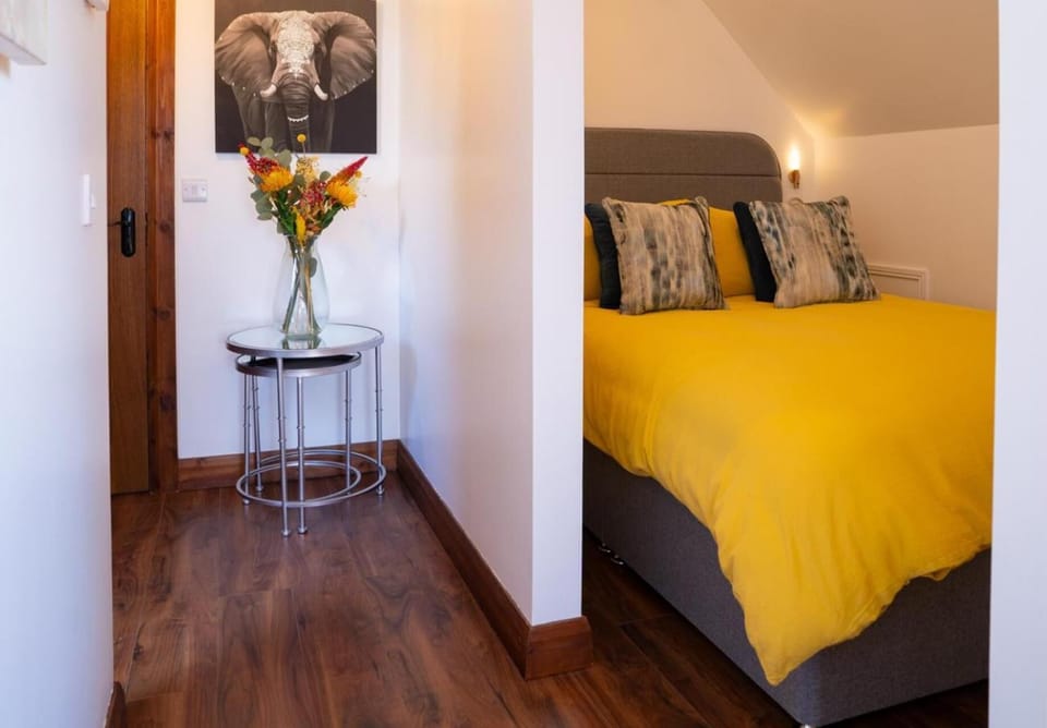 1 bedroom, iron/ironing board, WiFi (free), bed sheets