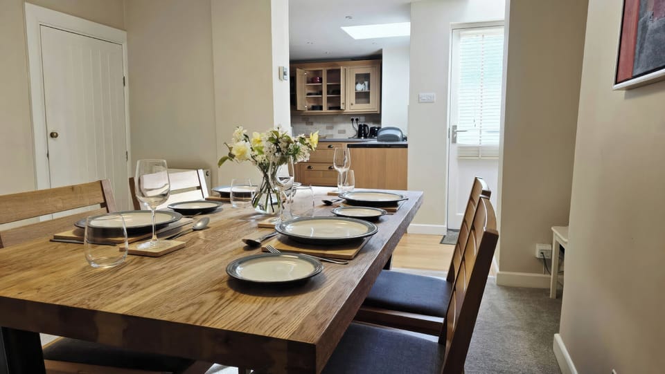 Cottage | Dining