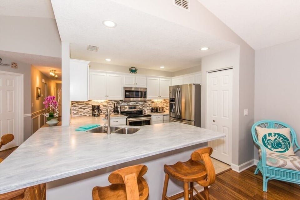 House, Multiple Beds, Kitchen | Private kitchen | Fridge, microwave, oven, stovetop