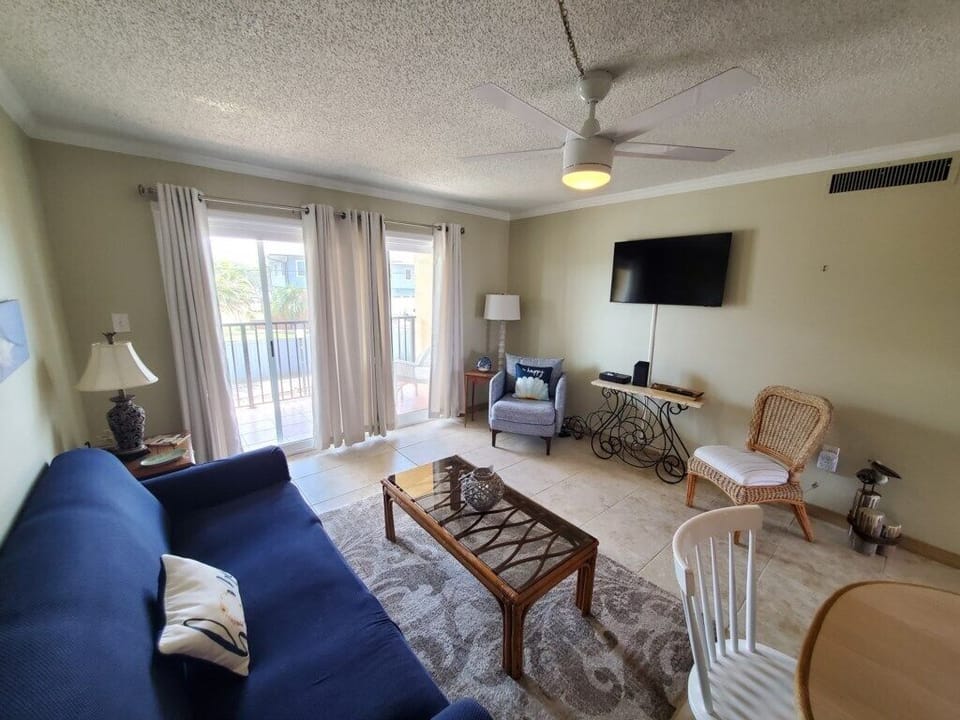 Condo, Multiple Beds, Pool Access | Living area | 40-inch flat-screen TV with cable channels, TV