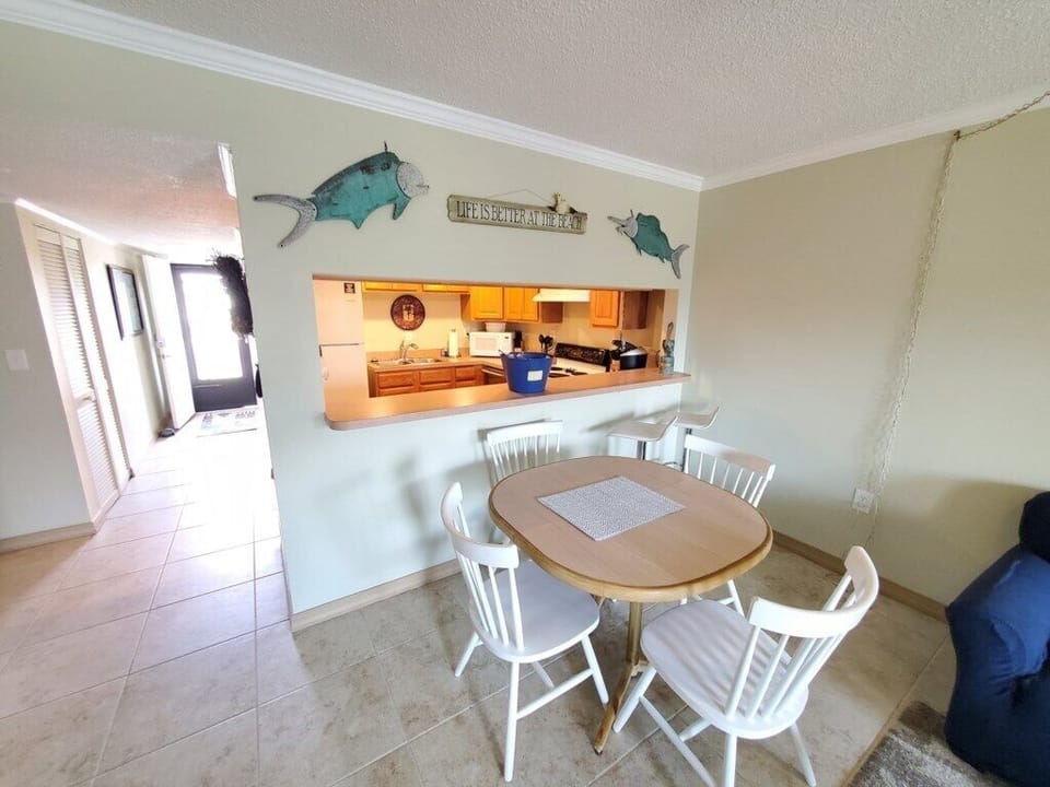 Condo, Multiple Beds, Pool Access | Dining
