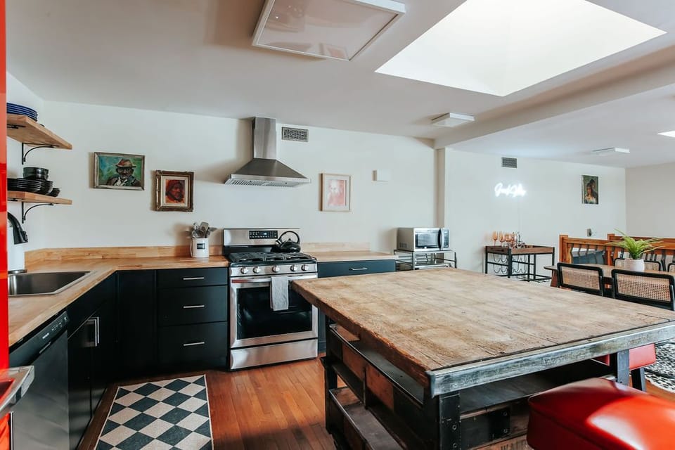 Apartment, Private Bathroom (North Central Loft) | Shared kitchen