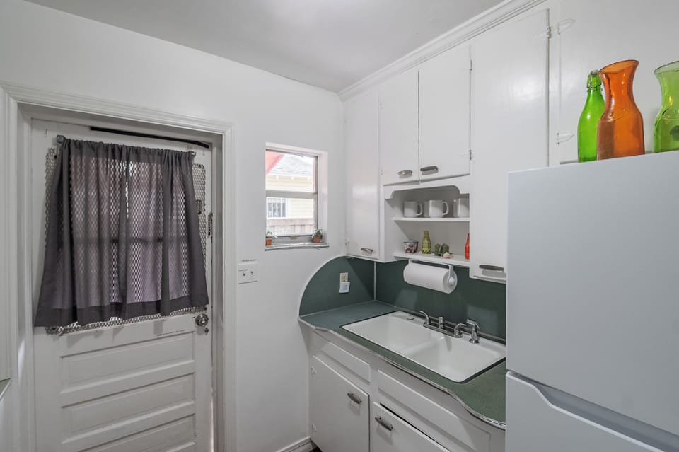 Retro styled kitchen fully stocked 
