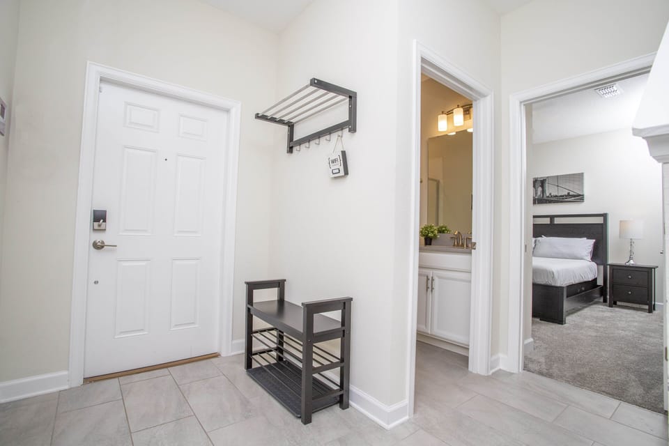 House | 4 bedrooms, desk, soundproofing, Internet