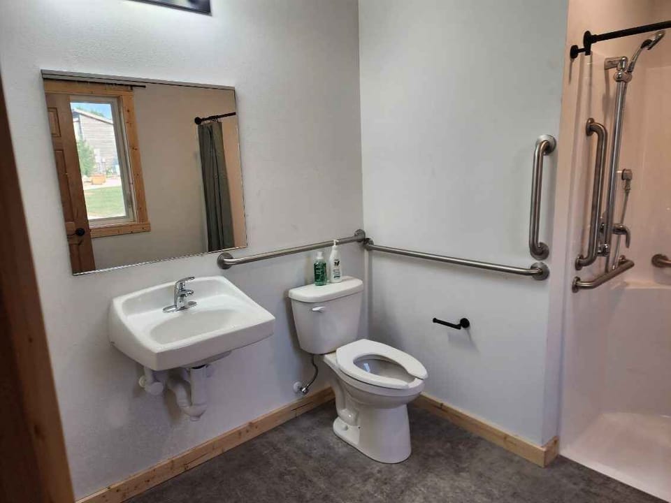 Unit 5B Bathroom (2)