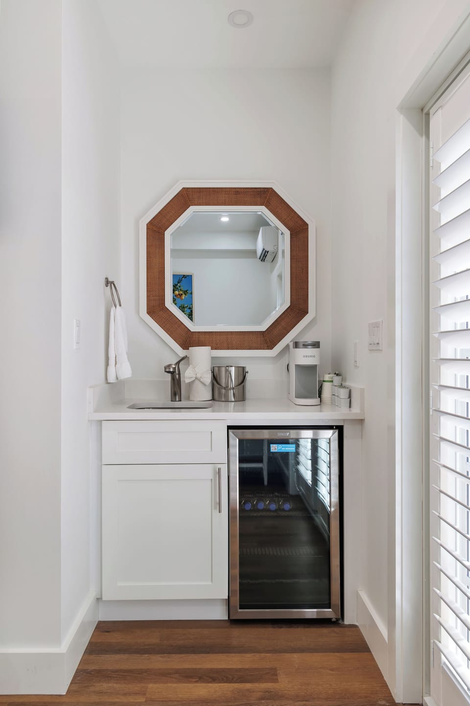 Sunshine State | Private kitchenette | Mini-fridge, coffee/tea maker, paper towels