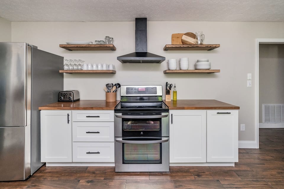 Updated kitchen with everything you need!