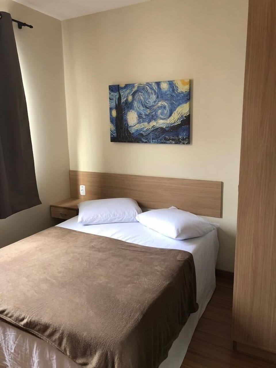 Executive Suite | Hypo-allergenic bedding, individually furnished, desk, laptop workspace