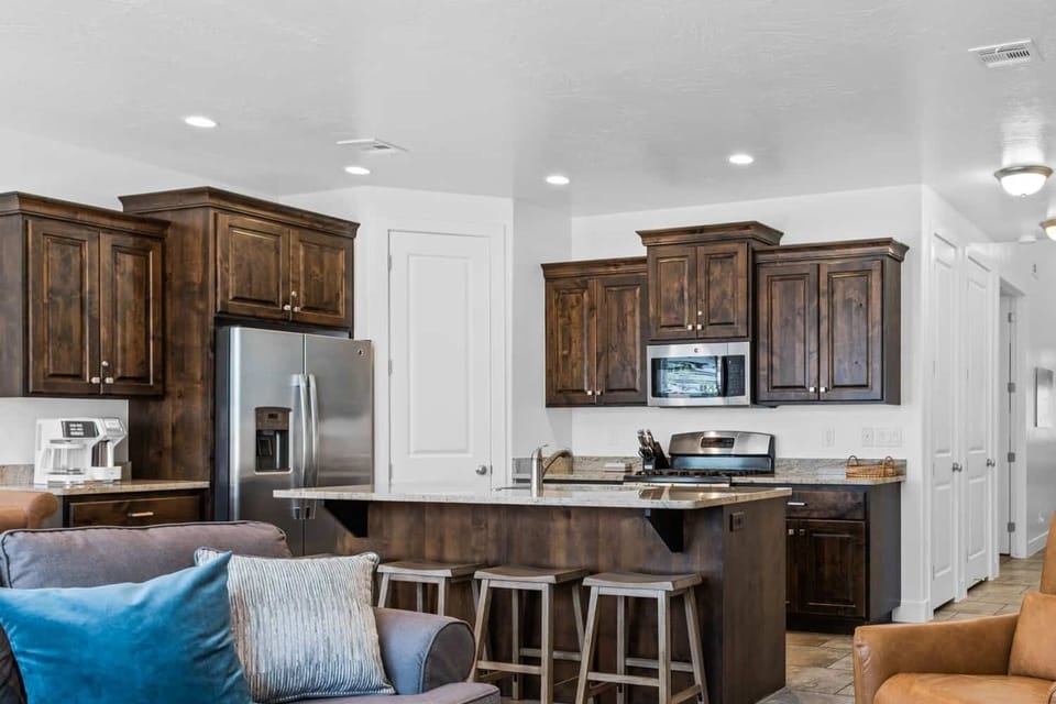 Townhome, 4 Bedrooms | Private kitchen | Fridge, oven, coffee/tea maker, toaster