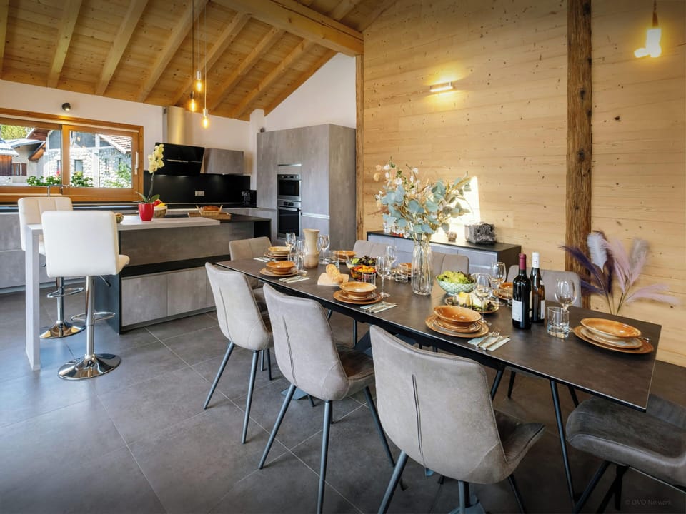 Dining/kitchen