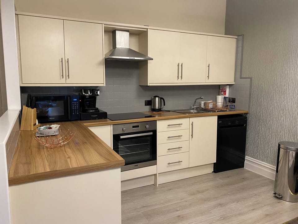 Luxury Apartment, Multiple Beds | Private kitchen