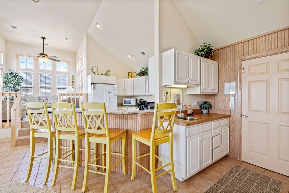KDH376: Ocean Escape | TL Kitchen Area - Island Seating for 4 & Loft
